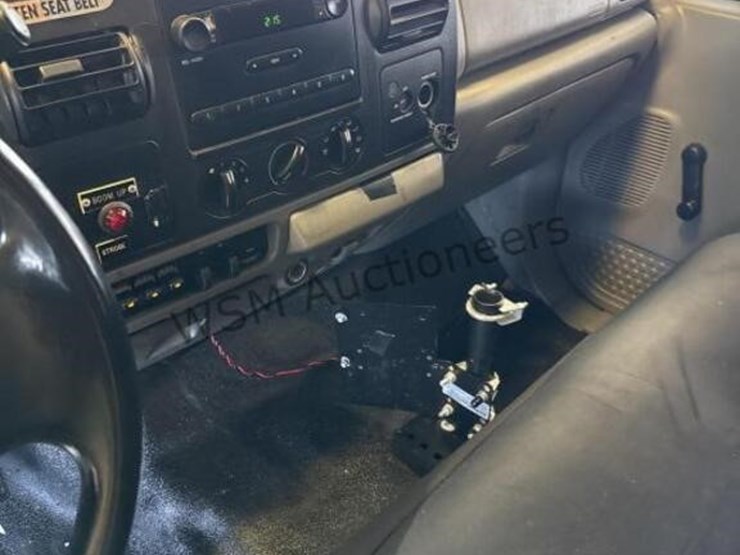 2006-ford-f450-image-27
