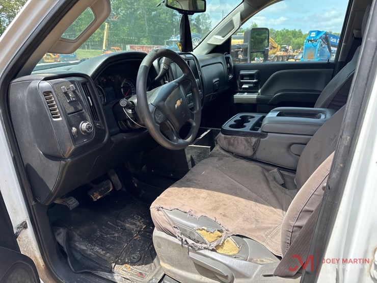 2017-chevrolet-3500-image-19