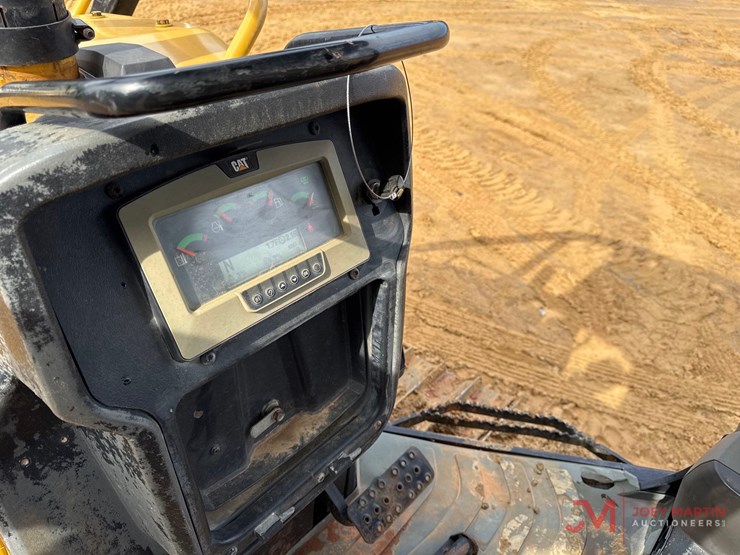 2016-caterpillar-d4k2-xl-image-16