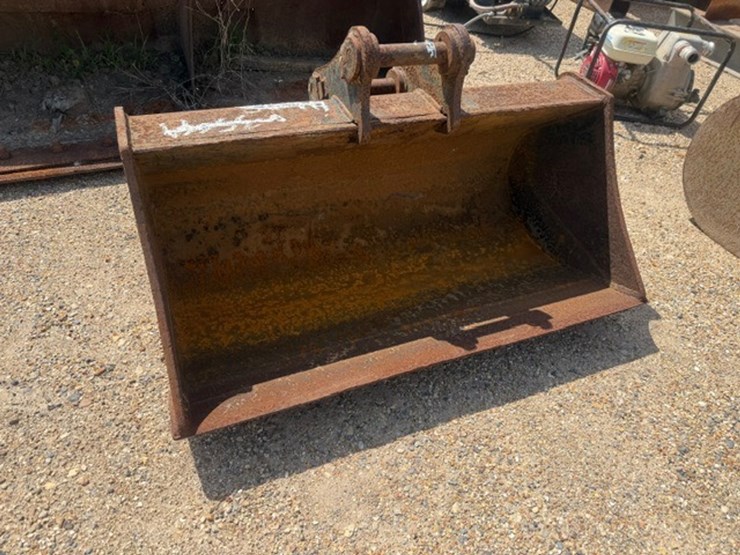 #35851-•-46in-cleanout-bucket-image-2
