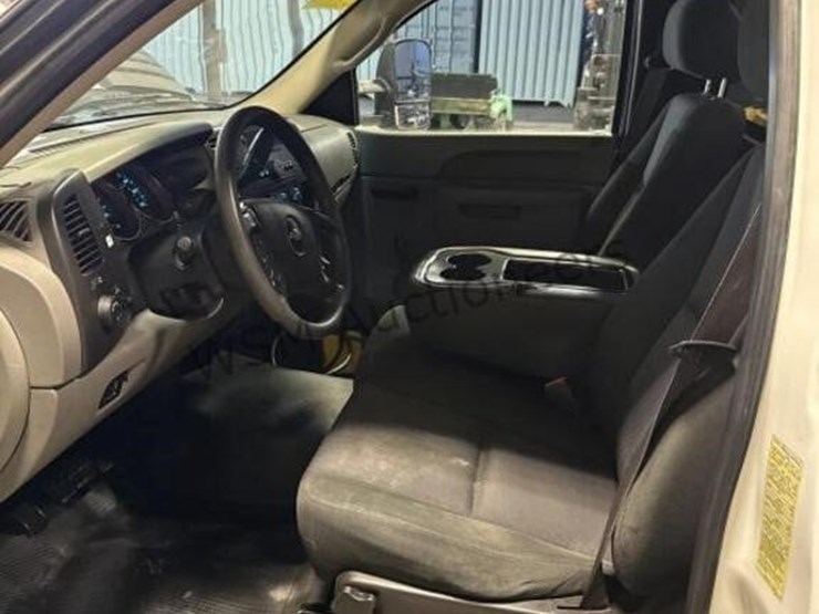 2012-chevrolet-silverado-3500-image-29