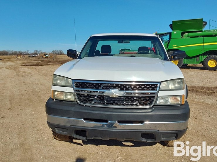 2006-chevrolet-2500-image-2