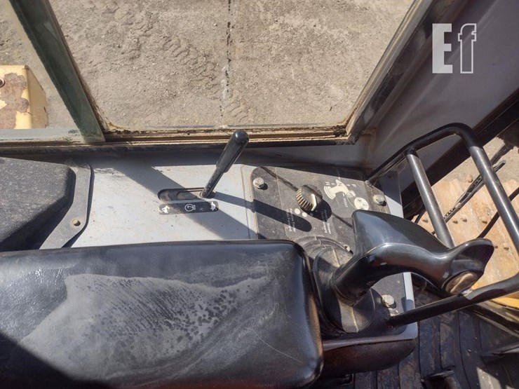 2004-deere-700h-image-8