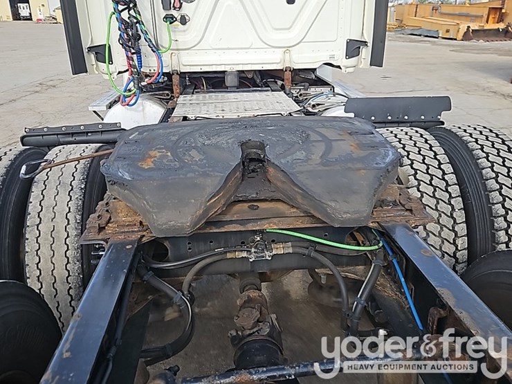 2019-freightliner-cascadia-125-image-17