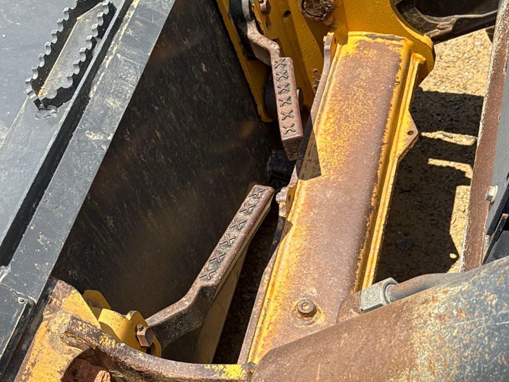 deere-331g-image-8