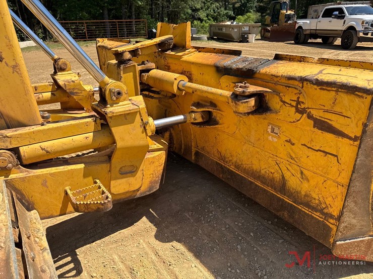 2011-komatsu-d65wx-16-image-13
