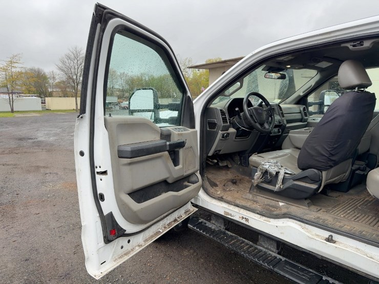 2021-ford-f550-xl-image-21