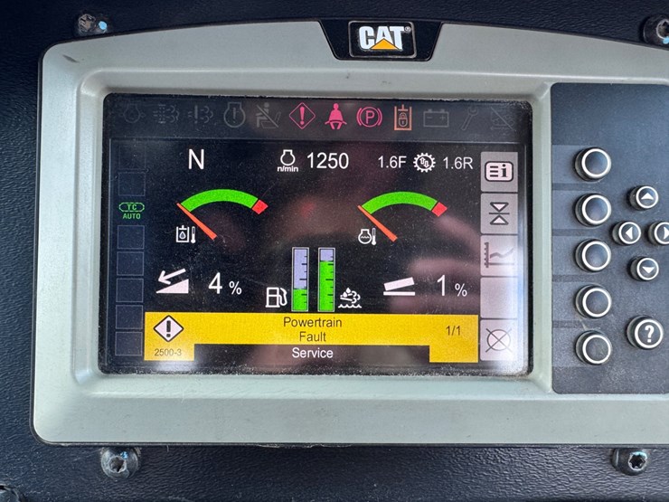 2016-caterpillar-d5k2-lgp-image-55