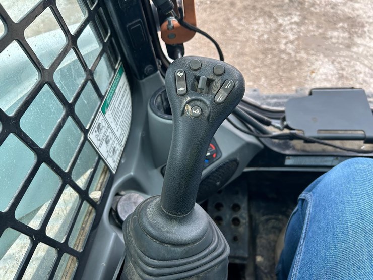 2022-bobcat-t770-image-26