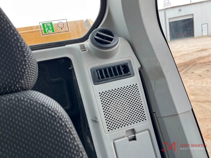 2019-caterpillar-320-image-8