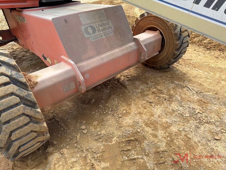 2017-jlg-400s-image-8
