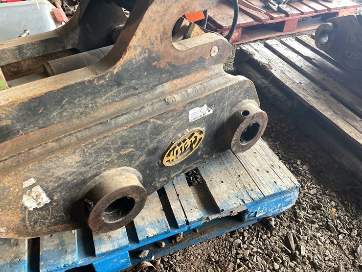 komatsu-pc200-image-11
