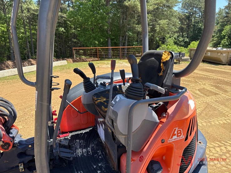 2009-kubota-u35-image-10