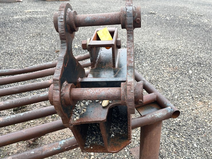 #5044-•-loading-equipment-mounting-bracket-image-2