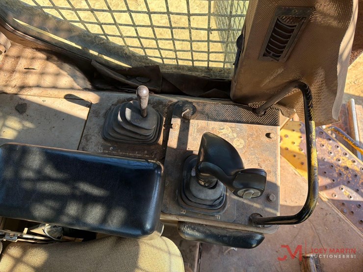 1998-deere-750c-image-19
