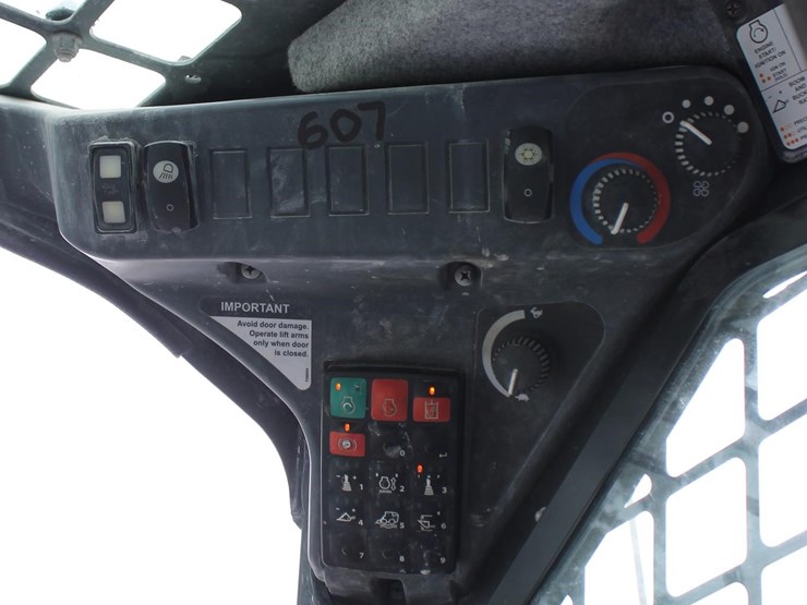 deere-320g-image-15