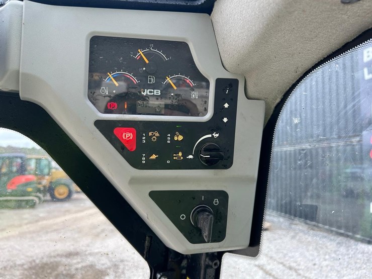 2022-jcb-270-image-19