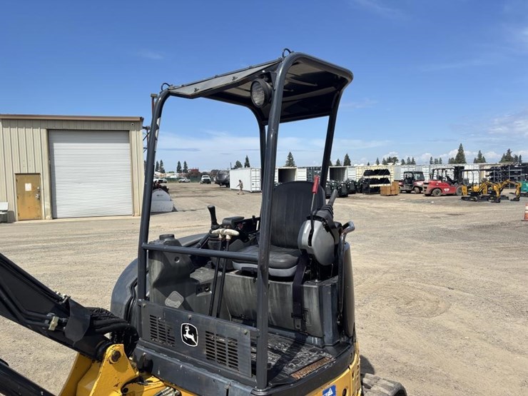 2006-deere-27d-image-24