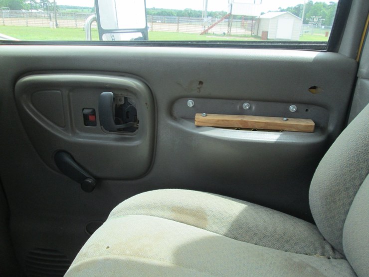 2000-gmc-3500-image-27