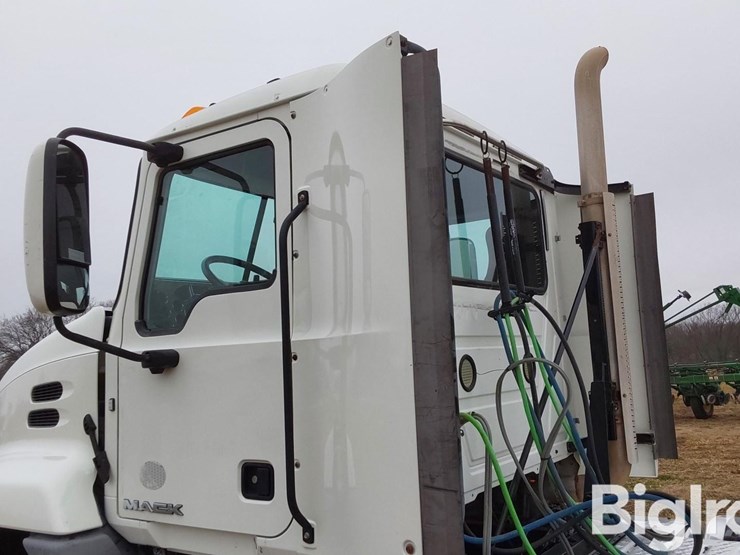 2015-mack-pinnacle-cxu613-t/a-truck-tractor-image-12