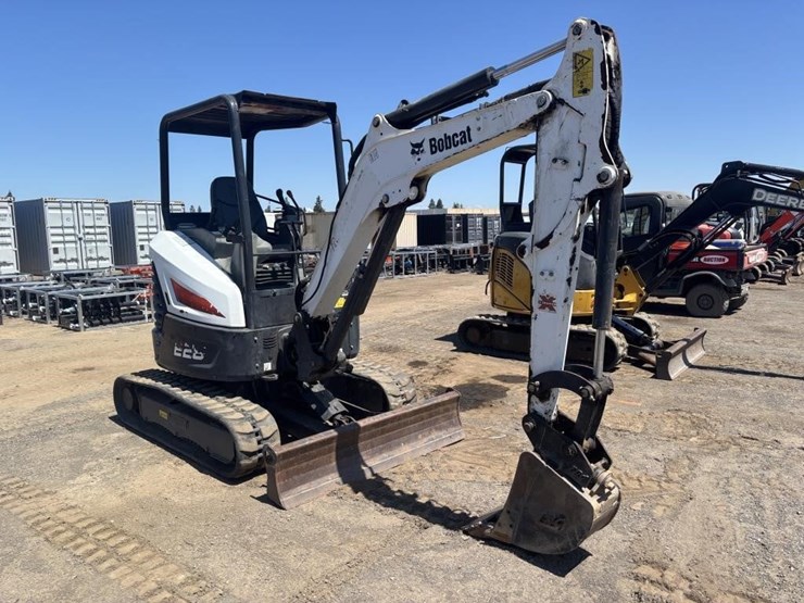 2021-bobcat-e26-image-2