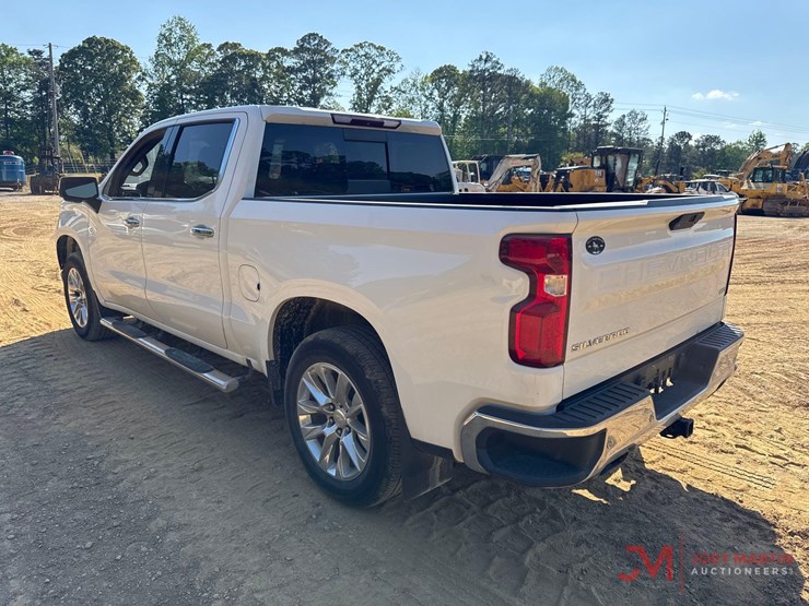 2021-chevrolet-1500-image-3