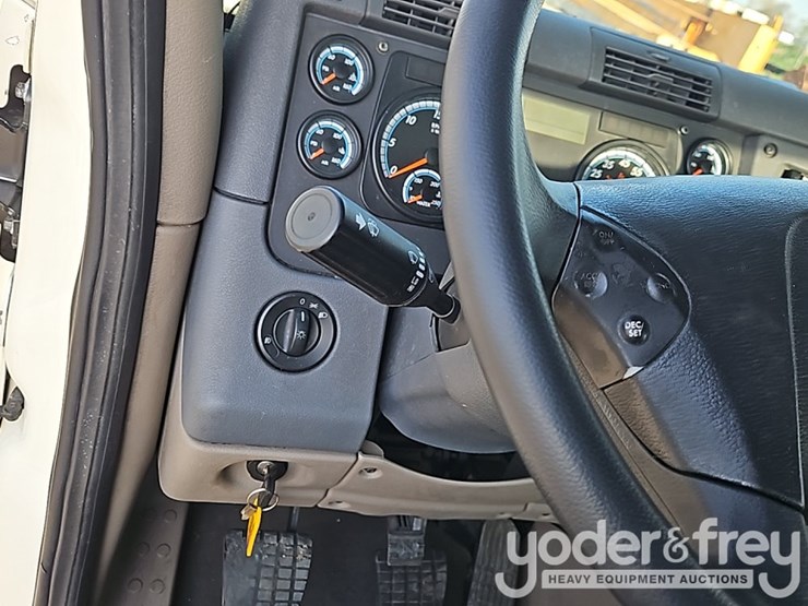 2019-freightliner-cascadia-125-image-31
