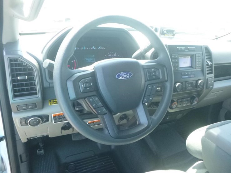 2022-ford-f550-image-28