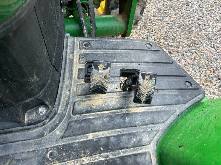 2024-john-deere-4044r-image-26