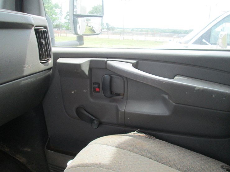 2006-gmc-3500-image-33