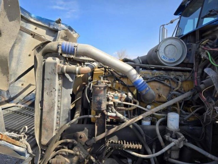 2011-kenworth-t800-image-43