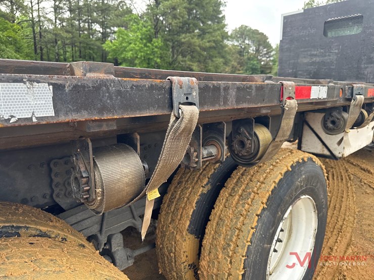 2016-freightliner-114sd-image-14