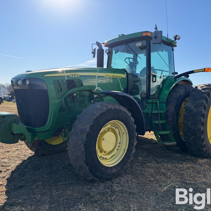 2005 JOHN DEERE 8220