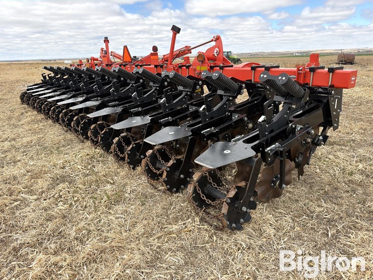 2019-kuhn-gladiator-1205-strip-tiller-image-5