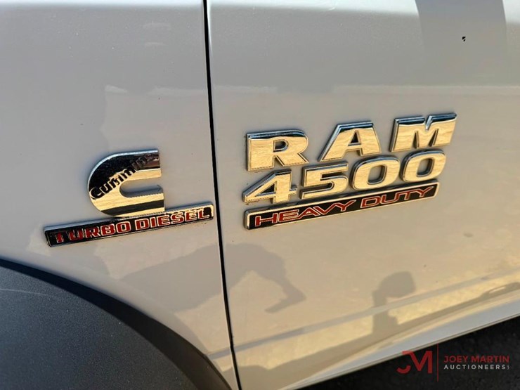 2014-ram-4500-heavy-duty-flatbed-truck-image-6