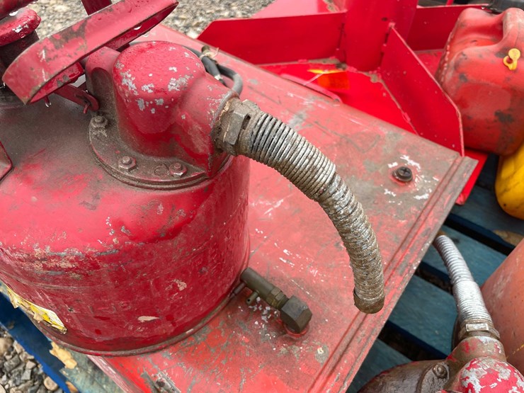 #5086-•-pallet-of-gas-cans-image-14