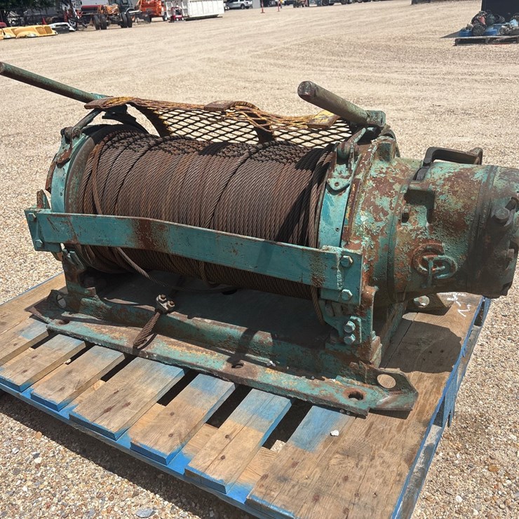 #36061 • CHICAGO PNEUMATIC TOW WINCH
