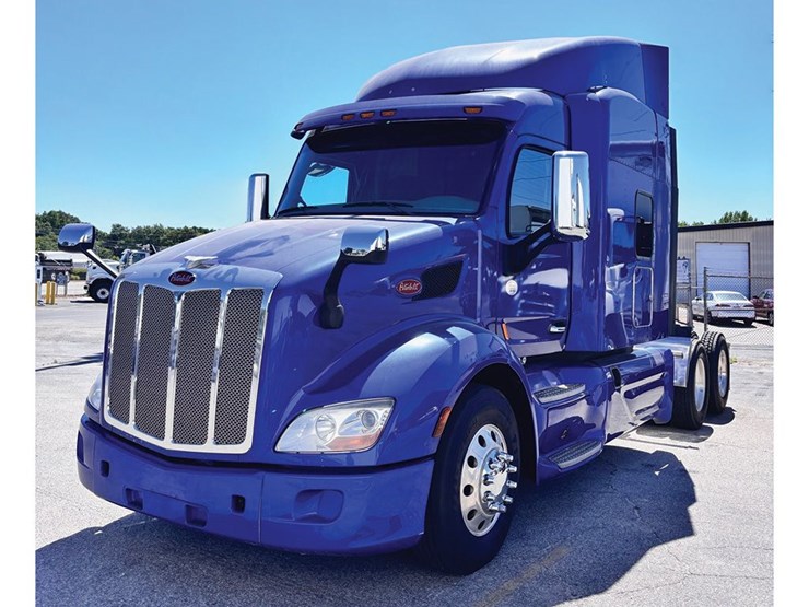 2021-peterbilt-579-image-1