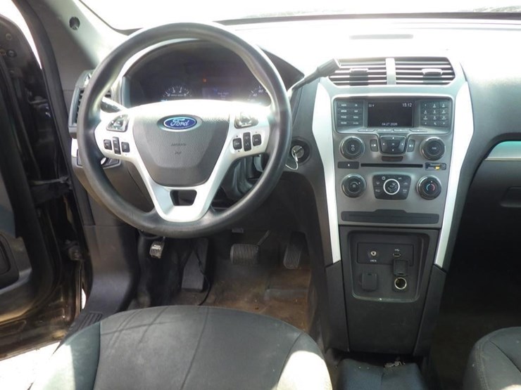 2015-ford-explorer-image-9