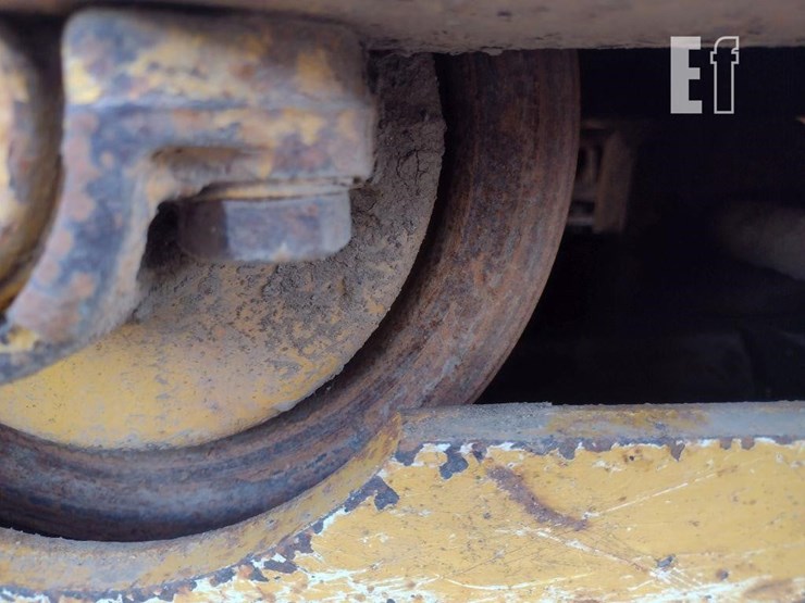 2008-deere-750j-lt-image-28