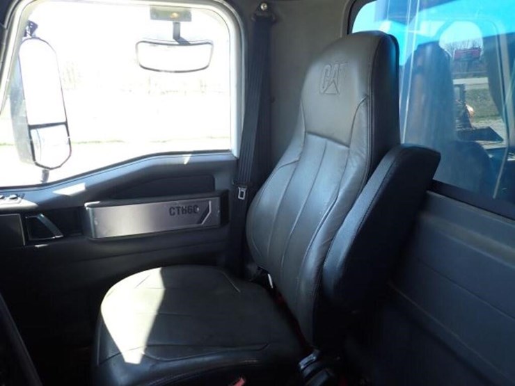 2012-caterpillar-ct660s-image-29