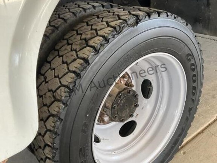 2014-ford-f550-image-8