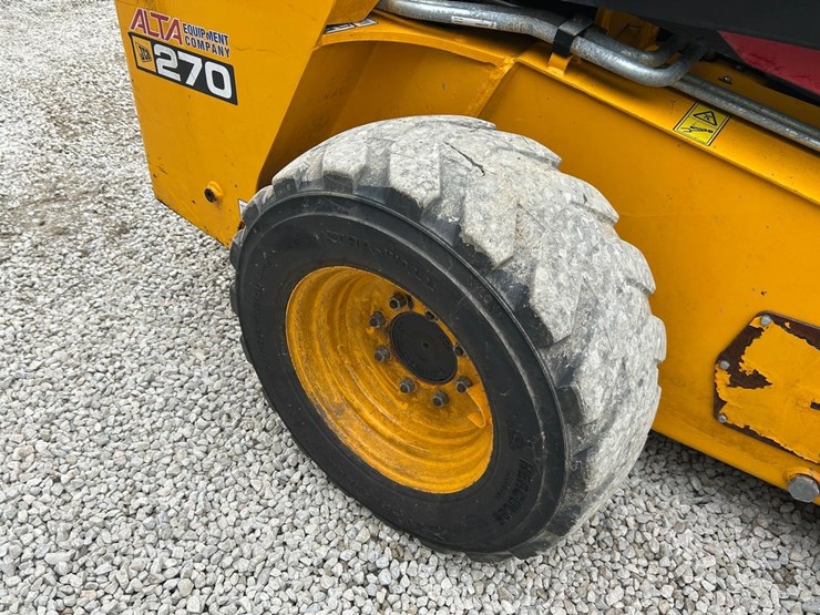 2022-jcb-270-image-13