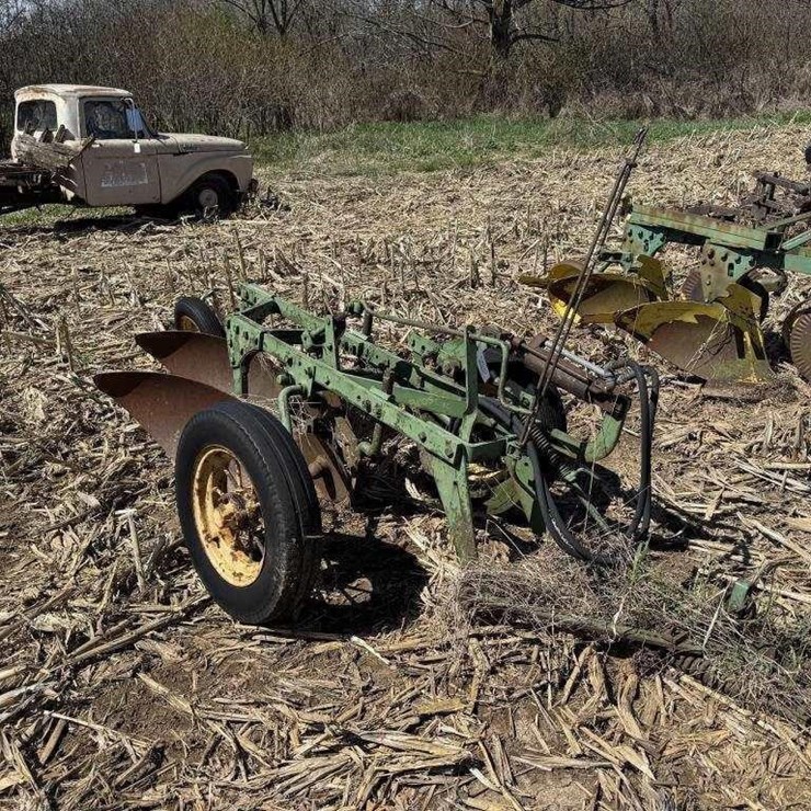 JOHN DEERE 2
