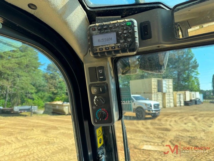 2023-jcb-2ts-7t-image-16