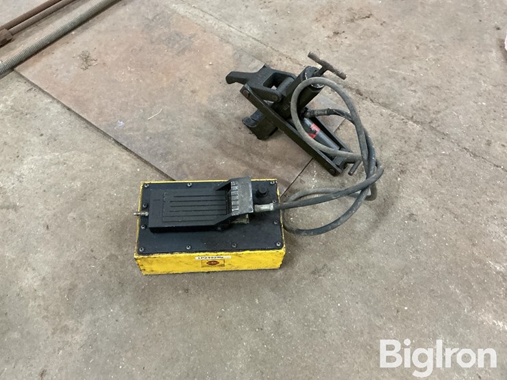 esco-tire-bead-breaker-image-1