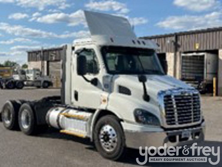 2017-freightliner-cascadia-113-image-2