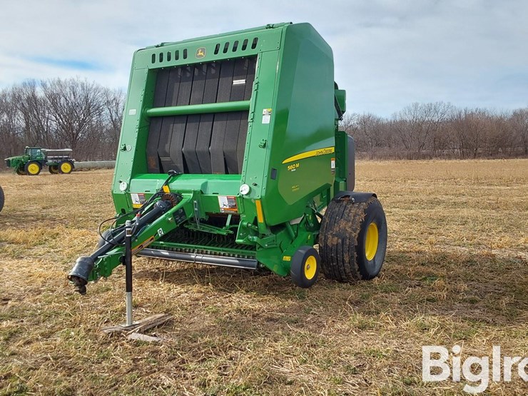 2023-john-deere-560m-image-1