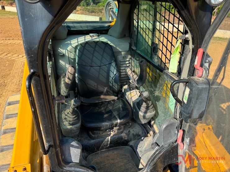 2015-caterpillar-299d-image-15