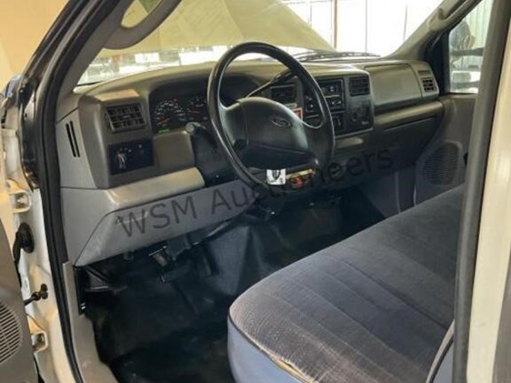 2004-ford-f450-image-28